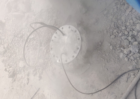 利馬克雷達(dá)物位計(jì)在水泥倉中的應(yīng)用案例(圖1) 利馬克雷達(dá)物位計(jì)在水泥倉中的應(yīng)用案例(圖1)