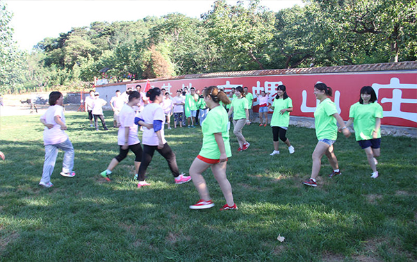 2016年公司舉行拓展培訓(xùn)活動合影留念(圖9) 2016年公司舉行拓展培訓(xùn)活動合影留念(圖9)